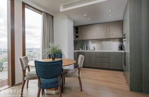 Vauxhall Apartamento | Stunning 2 bedroom apartment with pool in Nine Elms