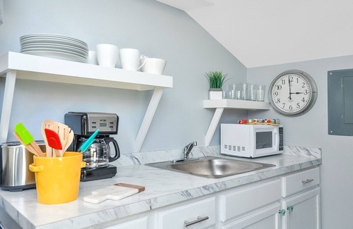 Ocean City Cabaña | Stunning 2 Bedroom Cottage Close to the Ocean City Boardwalk!