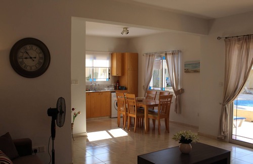 Universal Apartamento | Impresionante 2 dormitorios planta baja apartamento en Paphos