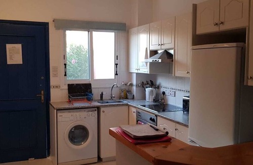 Paphos Casa | Impresionante casa de 2 dormitorios en la popular zona de la Tumba de los Reyes con piscina compartida.
