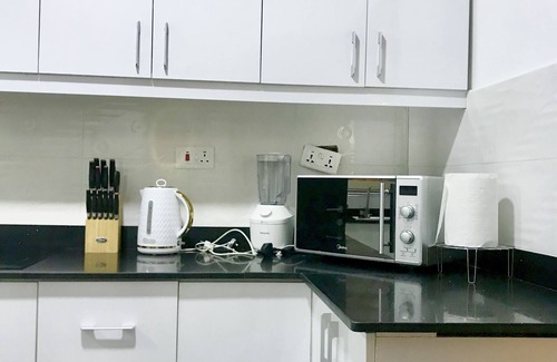 Teshie Apartamento | Stunning 2 bedrooms w/free breakfast & Wi-Fi for holiday, family & business trip