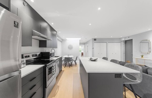 Downtown Montreal Condominio | Stunning 2 beds, 2 baths, AAA location, rooftop