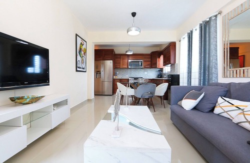 San Cristobal Apartamento | STUNNING 2-BR 2-BATH APT W/AC GARAGE & ROOF TOP