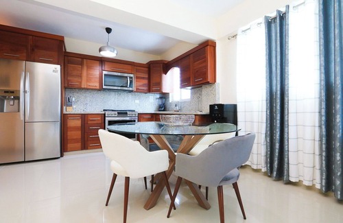 San Cristobal Apartamento | STUNNING 2-BR 2-BATH APT W/AC GARAGE & ROOF TOP