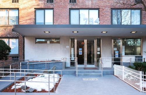 Manhattan Valley Apartamento | Stunning 2 BR in NYC with Private Balcony