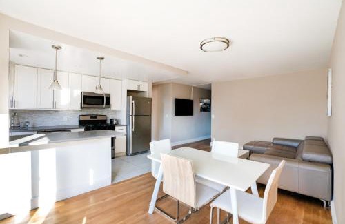 Manhattan Valley Apartamento | Stunning 2 BR in NYC with Private Balcony