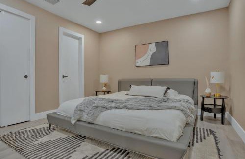 Wilton Manors Casa | Stunning 2 Story Villa with Pool