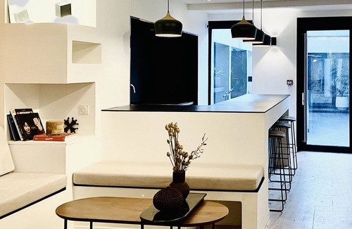 Saint-Cyprien Casa | Impresionante Casa de 230 m² con Patio – Familia – Amigos – Empresa