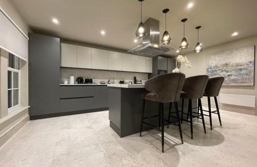 Chigwell Apartamento | Stunning 2BA, 2BR Apt, Desirable Chigwell CHCL F6