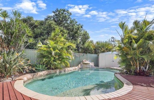 Oxenford Casa | Stunning 2BR Home - Stones Throw from Theme Parks!