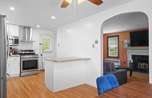 Brentwood Casa | Stunning 2BR-Private House-Near City