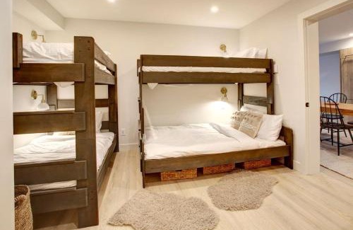 Whistler Creekside Casa | Stunning 2BR, Sleeps 6, Patio BBQ, Pool, Near Lakes