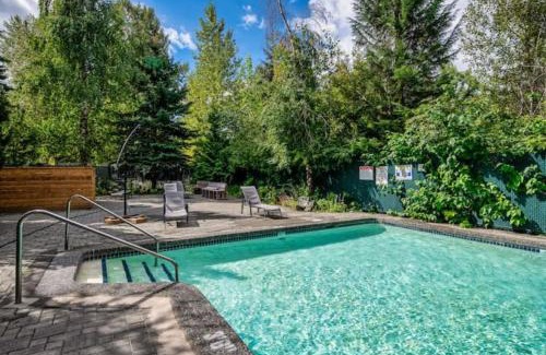 Whistler Creekside Casa | Stunning 2BR, Sleeps 6, Patio BBQ, Pool, Near Lakes