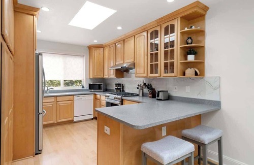 Daly City Casa | Stunning 2BR w/ 1BA Home near BART