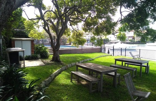 Kirribilli Apartamento | Stunning 2BR Waterfront Panorama With Pool