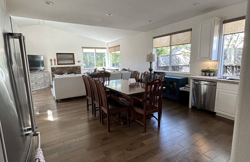 Santa Rosa Casa | Stunning 3-bdrm + office Santa Rosa home with chef's kitchen and hot tub!