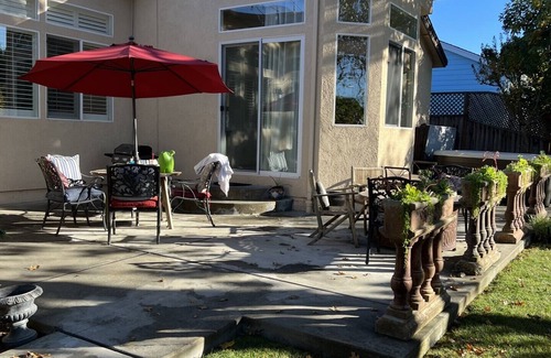 Santa Rosa Casa | Stunning 3-bdrm + office Santa Rosa home with chef's kitchen and hot tub!