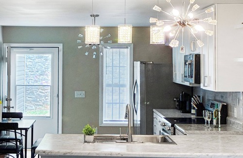 Winston - Salem Casa | Stunning 3-bedroom house near The Coliseum & Downtown