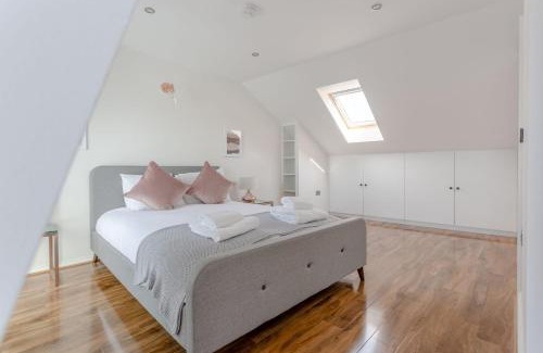 Sands End Casa | Stunning 3 Bedroom 2 Bath in Fantastic Location