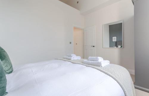 Sands End Casa | Stunning 3 Bedroom 2 Bath in Fantastic Location