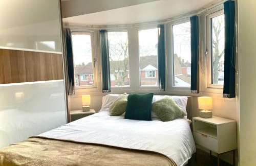 Sheldon Casa | Stunning 3 Bedroom House Near Birmingham Airport and NEC