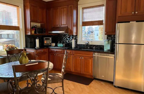 New Rochelle Casa | ENORME HERMOSO 3 DORMITORIOS 2 BAÑO. APARTAMENTO CON ÁTICO - A 30 MIN DE NYC EN TREN