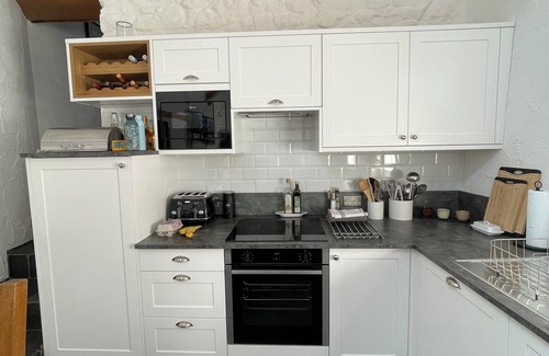 Crynant Casa | Stunning 300 year old restored barn in Gower near the beach