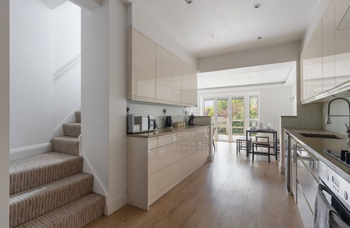 Golders Green Apartamento | Stunning 3BD w/Garden & Free Parking!