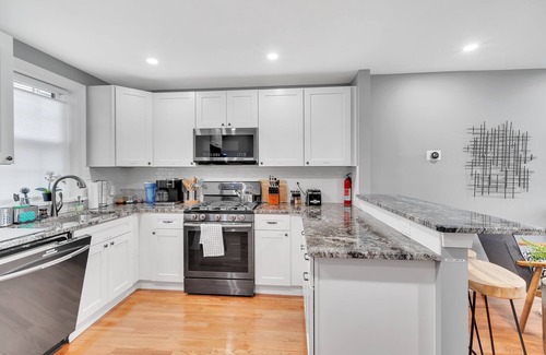 South Philadelphia Casa | ★ Stunning 3BR Modern Charm in South Philly ★