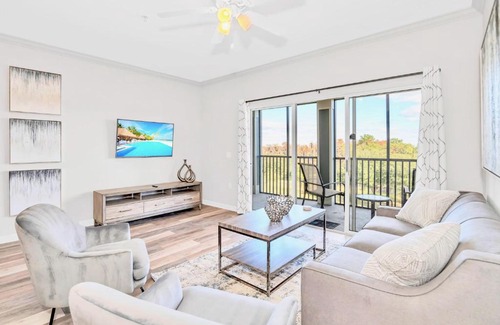 West Kissimmee Casa | Stunning 3BR Near Disney - with Pool & Hot Tub