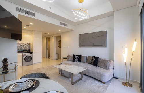 Al Wasl Apartamento | Stunning 3BR w/ Panoramic Views in Aykon City