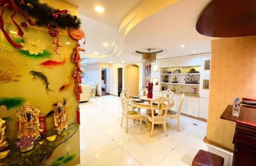 Ermita Apartamento | Stunning 3BR with Sunset View near Dolomite Beach