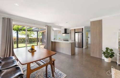 Eagle Heights Casa | Stunning 4-Bedroom Home with Breath-taking Gold Coast City Views!