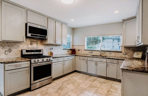 Bay Area Casa | Stunning 4 BD Historical Home+Pool+Min to Ocean Dr+GuestHouse+Sleeps 8