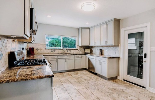 Bay Area Casa | Stunning 4 BD Historical Home+Pool+Min to Ocean Dr+GuestHouse+Sleeps 8