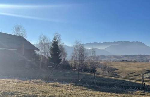 Moieciu Chalet De Esquí | Stunning 4-Bed Chalet in Bran with Superb Panorama