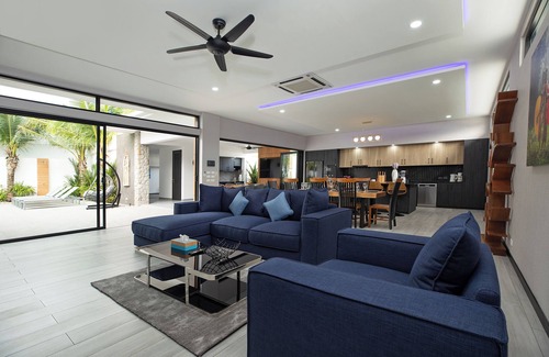 Rawai Villa | Stunning 4 bedrooms pool villa at Rawai