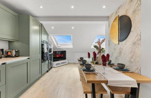 East Putney Apartamento | Stunning 4 Bedroom Abode in Zone 1 - Balcony - Sleeps 9