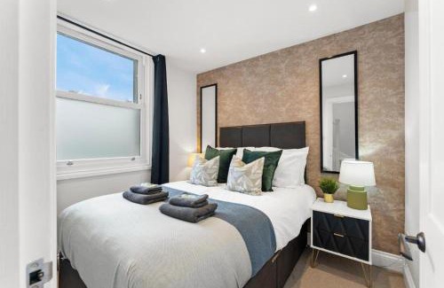 East Putney Apartamento | Stunning 4 Bedroom Abode in Zone 1 - Balcony - Sleeps 9
