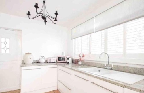 Brooklands Casa | Stunning 4 bedroom detached home