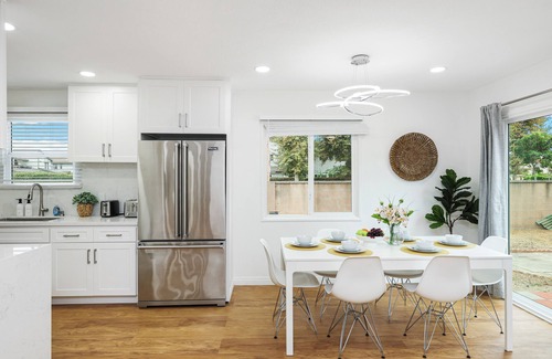 Riverview West Casa | Stunning 4-bedroom house in charming Santa Ana with fully fenced yard