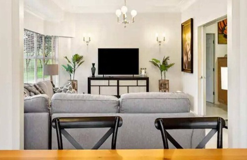 Karaka Casa | Stunning 4 Bedroom Home in Tranquil Rural Karaka