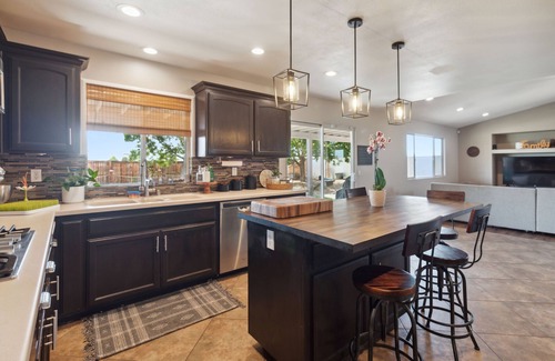 Apple Valley Casa | Stunning 4-bedroom 3-bath home with desert views