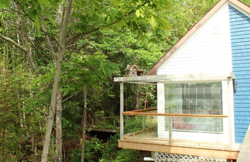 Queensbury Casa | Stunning 4-season, private lakeside getaway near Mactaquac Provincial Park.