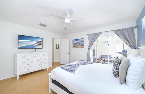 Lake Berkley Casa | Stunning 4BR Resort Home with Private Pool, Games Room & BBQ, near Disney!