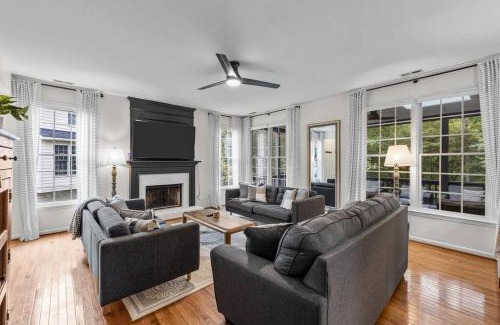 Durham Casa | Stunning 5 bedroom/3 bath home in Hope Valley Farm