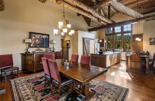 Gallatin Gateway Casa | Stunning 5 Bedroom Big Sky Home on 20 Acres