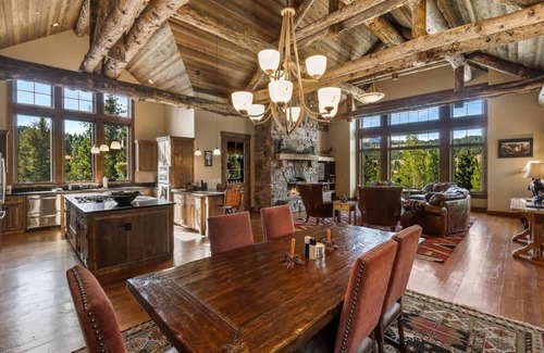 Gallatin Gateway Casa | Stunning 5 Bedroom Big Sky Home on 20 Acres
