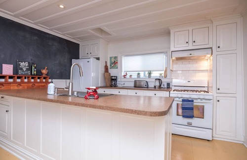 Southampton Casa | Stunning 5-Bedroom Historic Home in Southampton - steps to the beach!