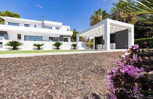 Mijas Costa Villa | Stunning 5 bedroom Villa in El Chaparral, Mijas Costa
